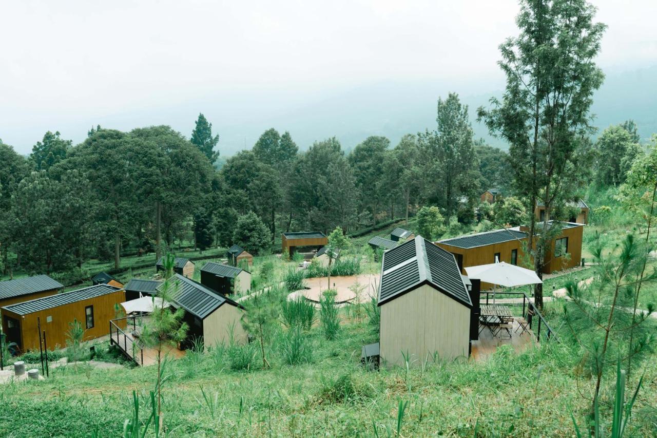 Готель Bobocabin Gunung Mas, Puncak Tagalbato Екстер'єр фото